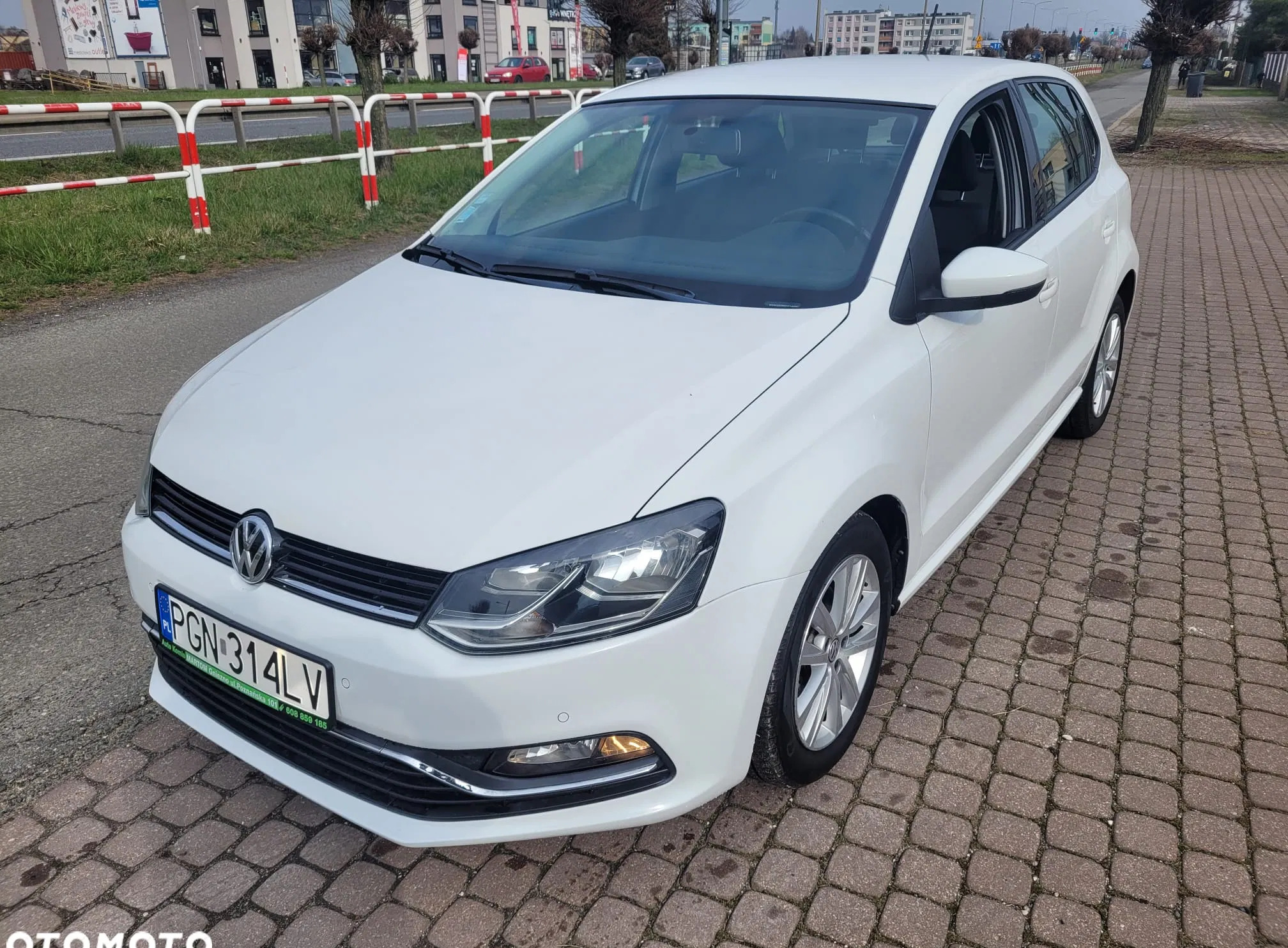 wielkopolskie Volkswagen Polo cena 42900 przebieg: 120000, rok produkcji 2017 z Gniezno